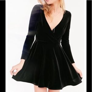 Urban Outfitters Long sleeve velvet black dress